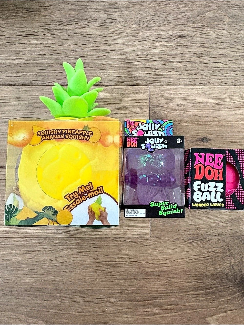 Squeezy Pineapple Fun Squishy Toy Set Green & Pink NWT. JellySquish Needoh & Pin